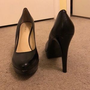 Nine West black leather pumps